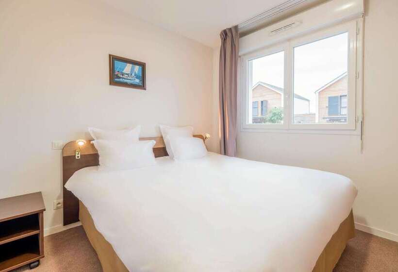 Отель Comfort Suites Pau Idron