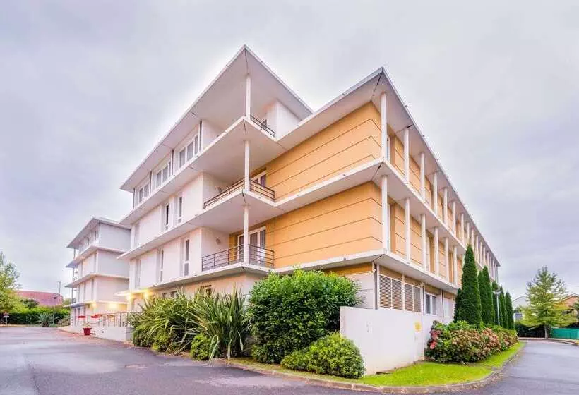 هتل Comfort Suites Pau Idron