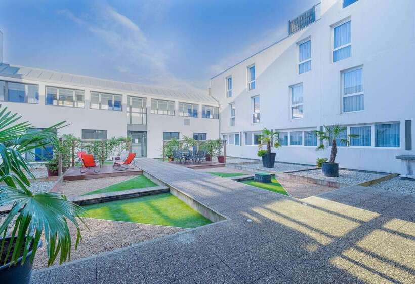 Отель Comfort Suites Pau Idron