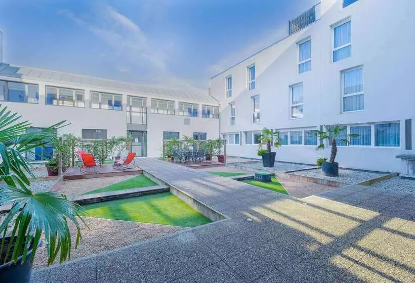 هتل Comfort Suites Pau Idron