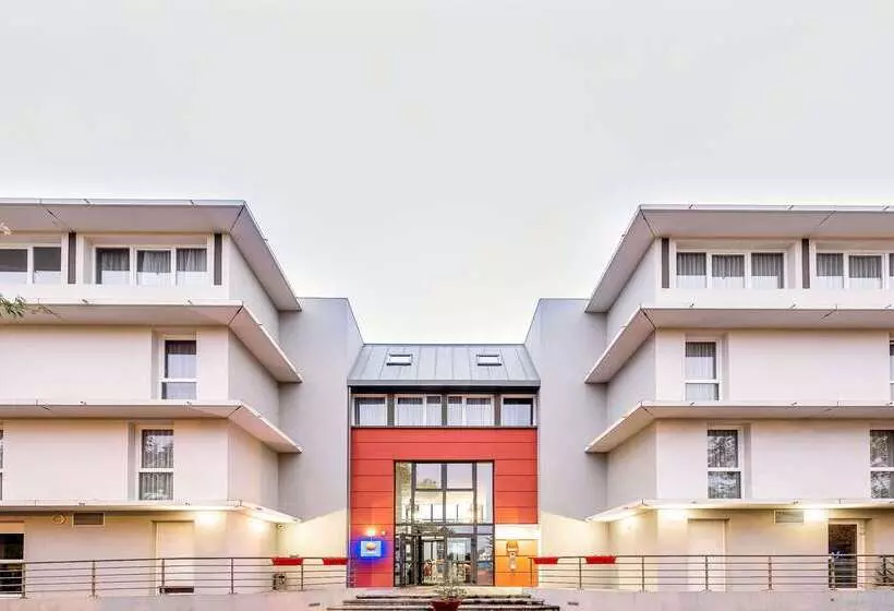 هتل Comfort Suites Pau Idron