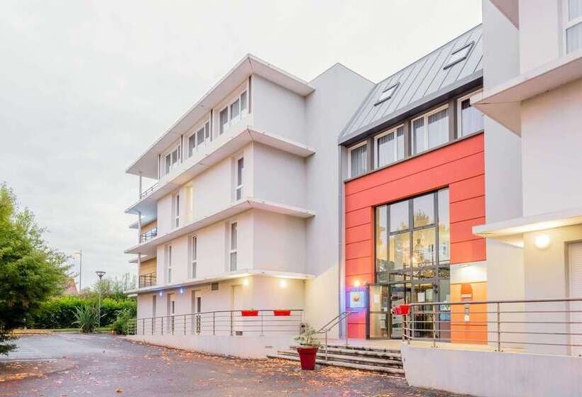 Отель Comfort Suites Pau Idron