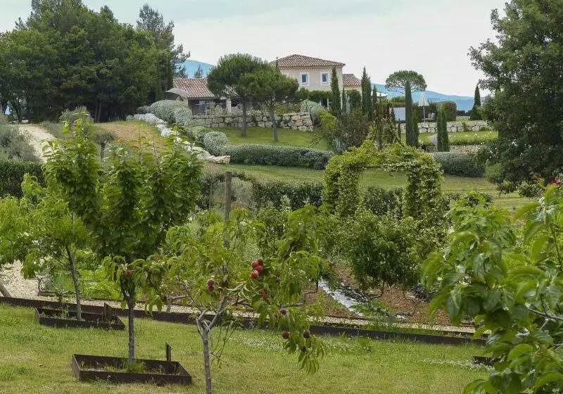 Отель Coquillade Provence