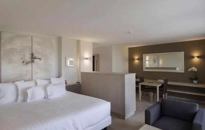 Отель Coquillade Provence