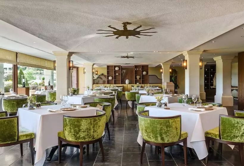 Отель Coquillade Provence