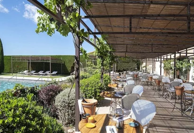 Отель Coquillade Provence