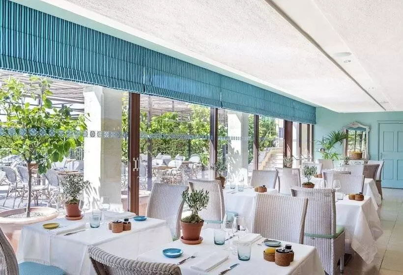 Отель Coquillade Provence