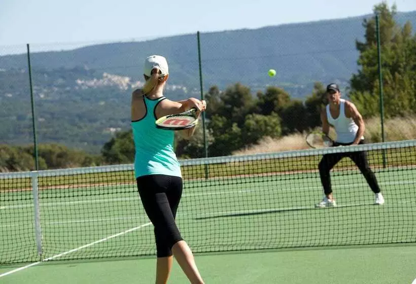 Отель Coquillade Provence