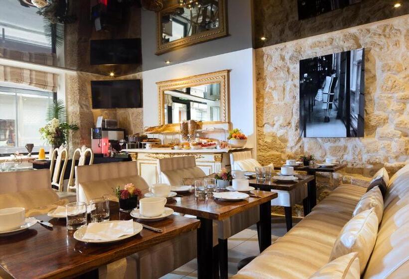 هتل Du Lion D Or Louvre