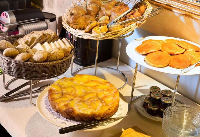 هتل Du Lion D Or Louvre