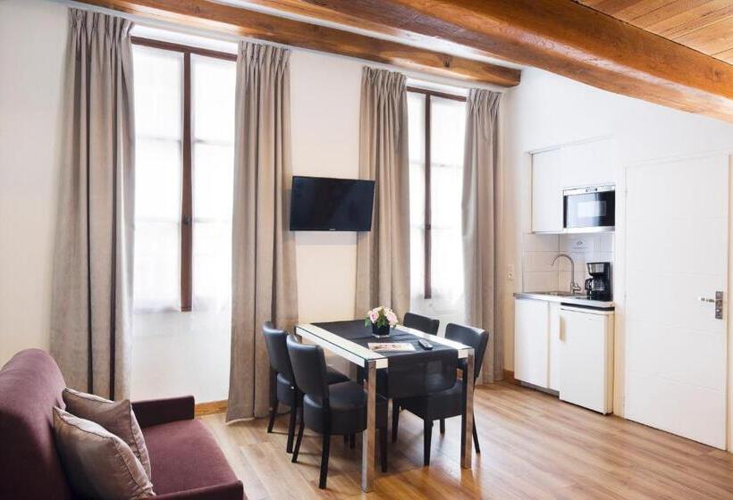 هتل Du Lion D Or Louvre