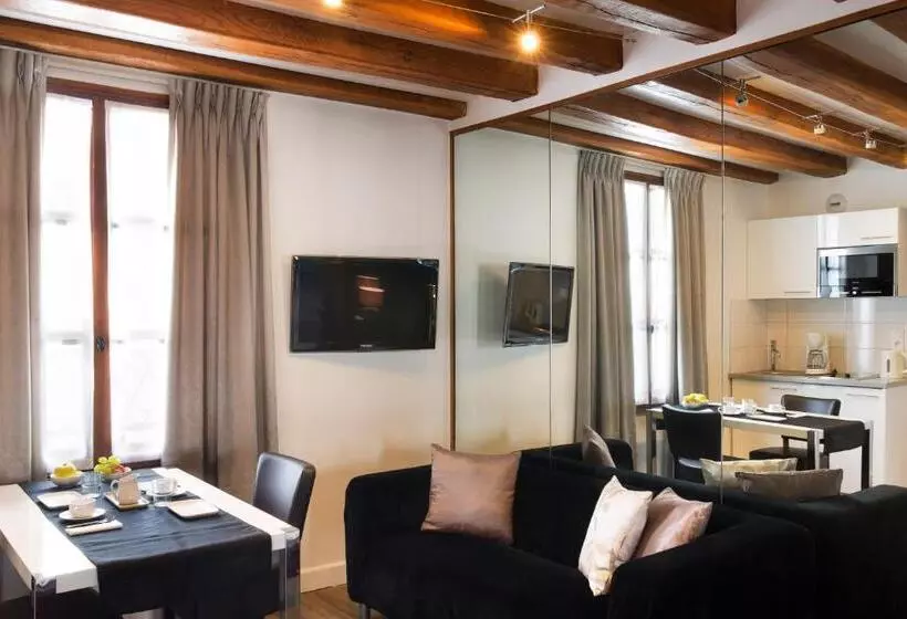 ホテル Du Lion D Or Louvre