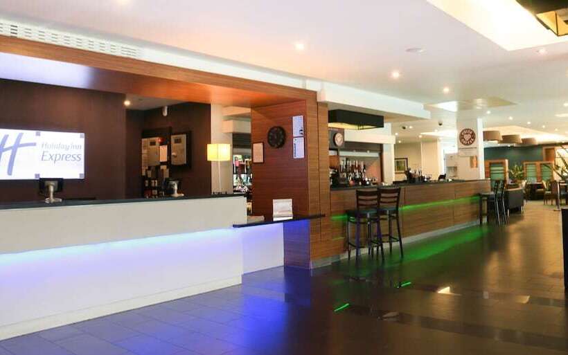 Отель Holiday Inn Express London Heathrow T5, An Ihg