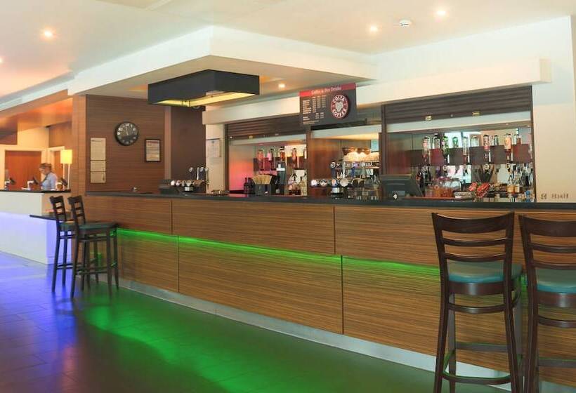 Отель Holiday Inn Express London Heathrow T5, An Ihg
