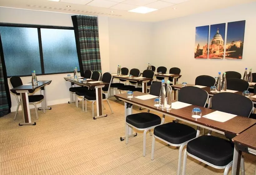 酒店 Holiday Inn Express London Heathrow T5, An Ihg