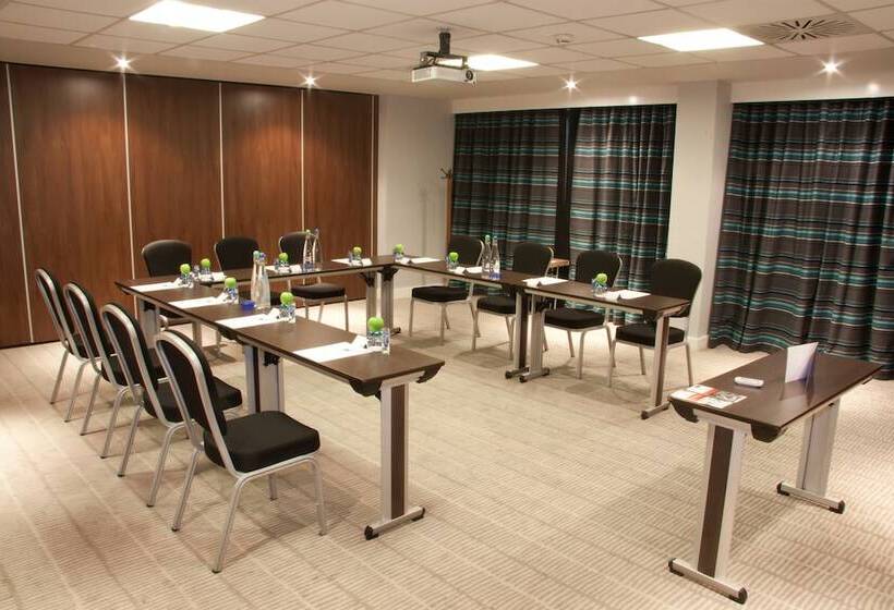 Отель Holiday Inn Express London Heathrow T5, An Ihg