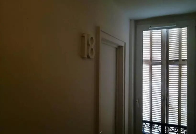 Отель De La Pinède