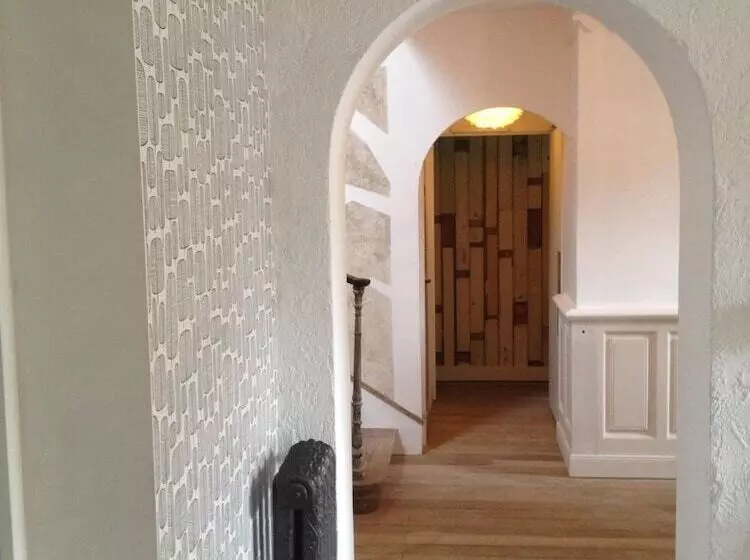 Отель De La Pinède