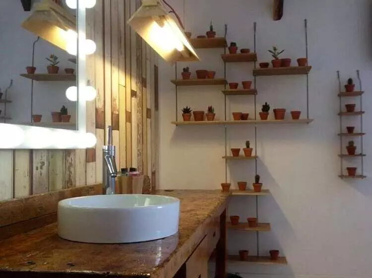 Отель De La Pinède