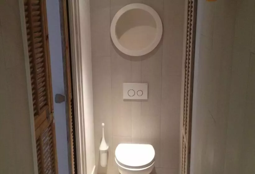 Отель De La Pinède