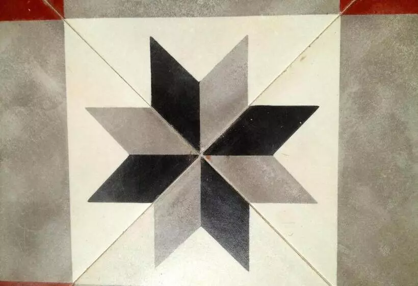 Отель De La Pinède