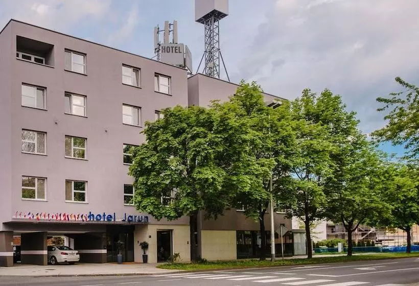 هتل Jarun