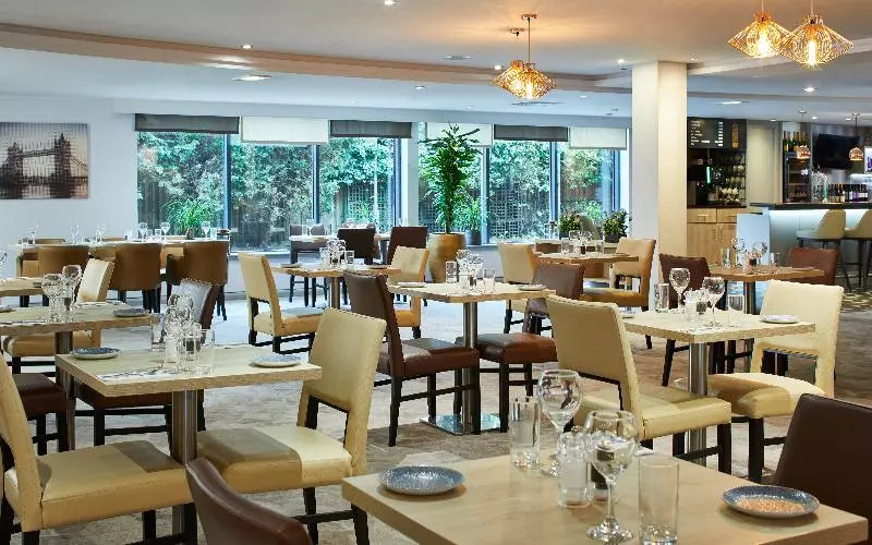 בית מלון כפרי Leonardo London Heathrow Airport