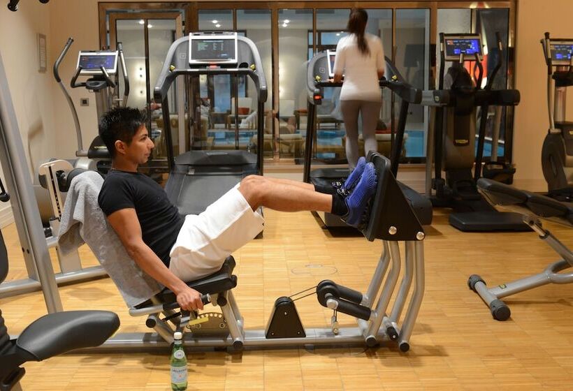 בית מלון כפרי Rocco Forte The Charles