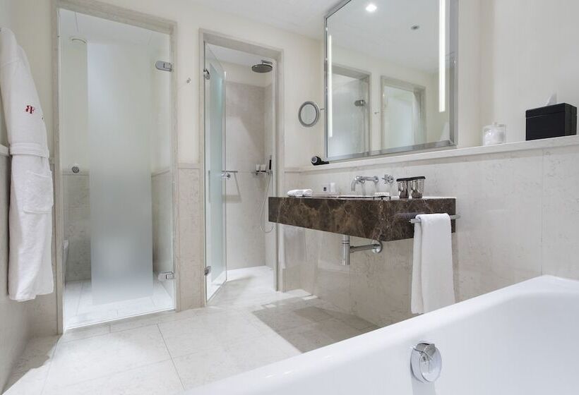 בית מלון כפרי Rocco Forte The Charles