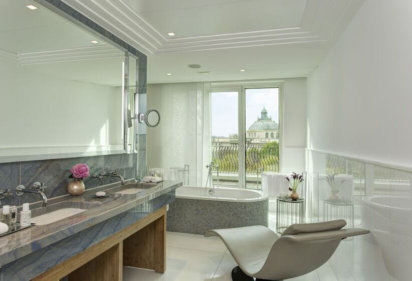 בית מלון כפרי Rocco Forte The Charles