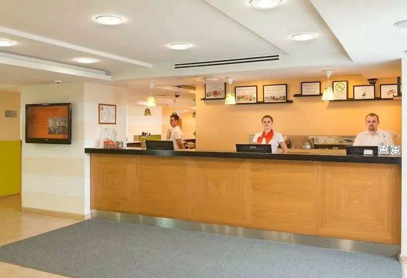 هتل Sunflower Park