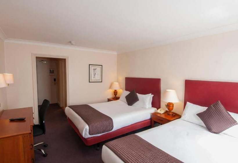 בית מלון כפרי The Bell  Epping