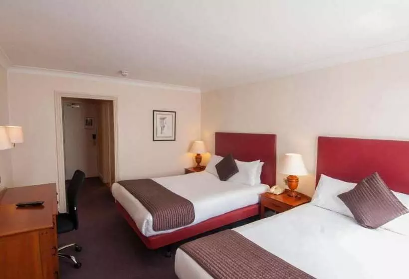 Отель The Bell Epping