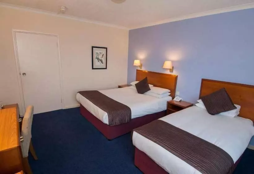 Отель The Bell Epping