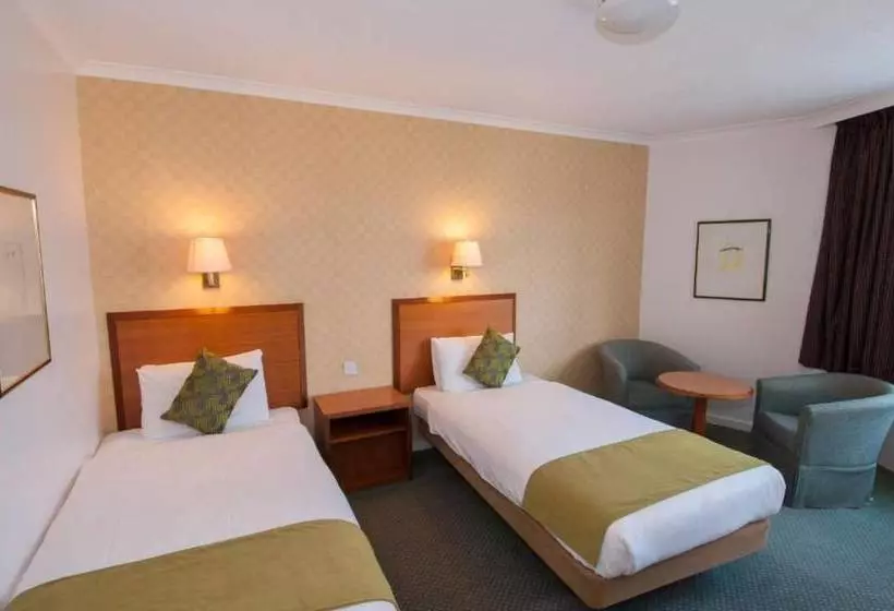 Отель The Bell Epping