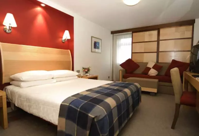 Отель The Bell Epping