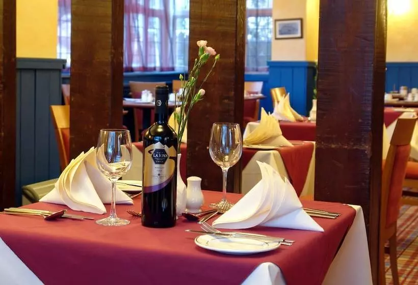 Отель The Bell Epping