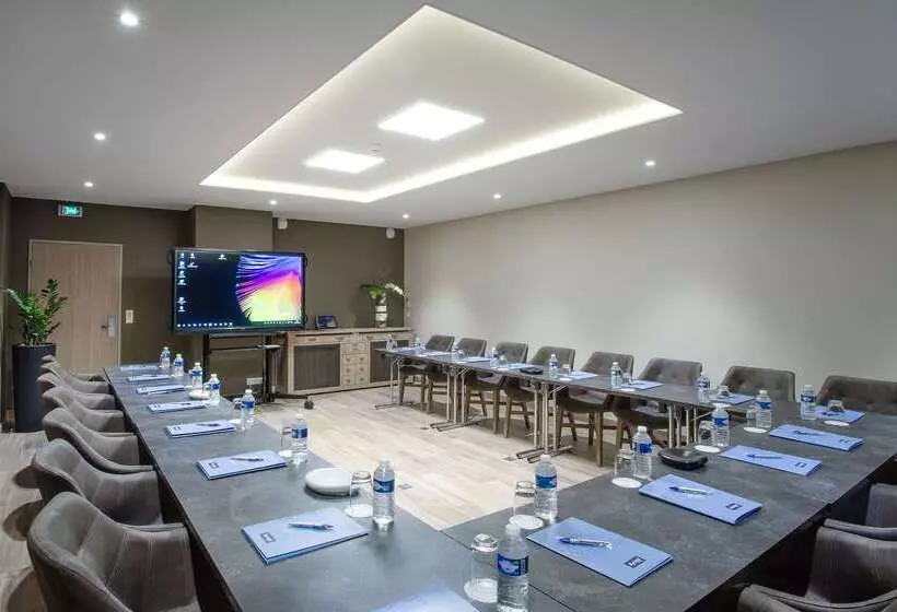 Kyriad Chambéry Centre Hôtel Et Résidence