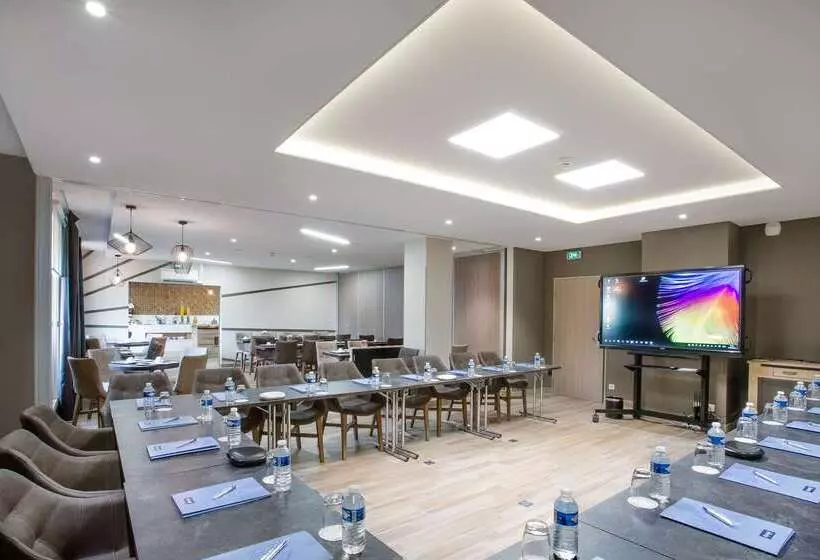 Kyriad Chambéry Centre Hôtel Et Résidence