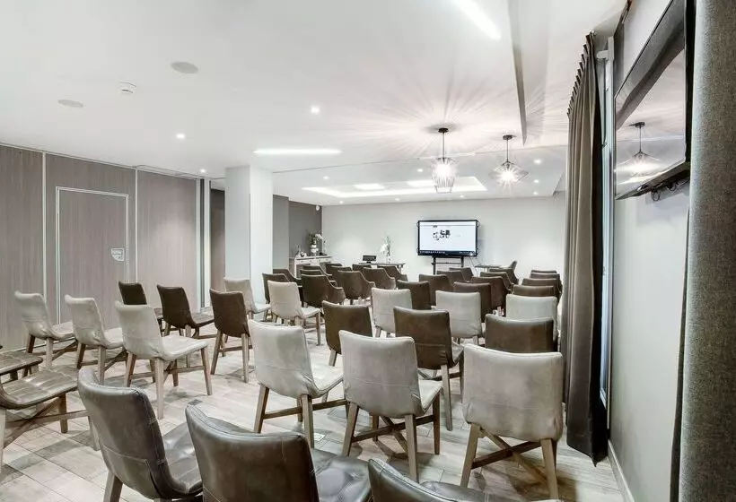 Kyriad Chambéry Centre Hôtel Et Résidence