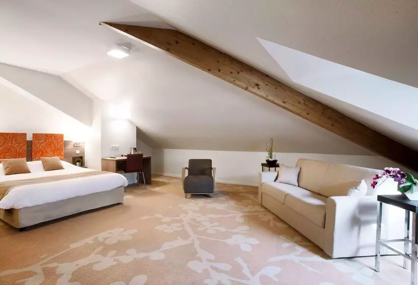 Kyriad Chambéry Centre Hôtel Et Résidence