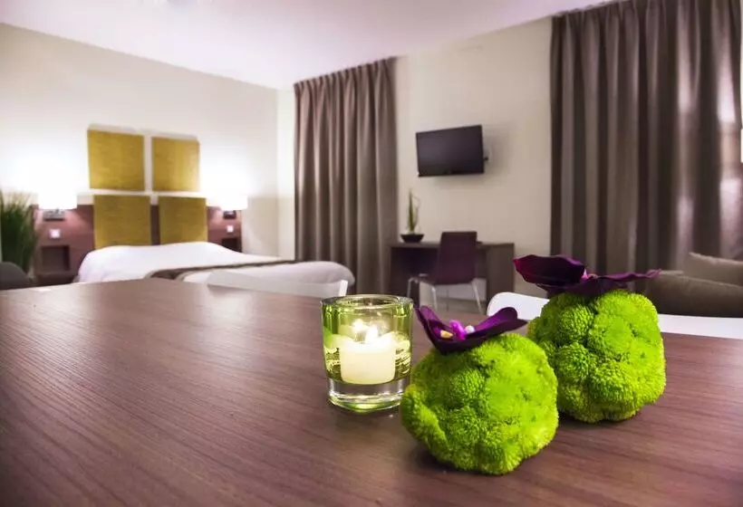 Kyriad Chambéry Centre Hôtel Et Résidence