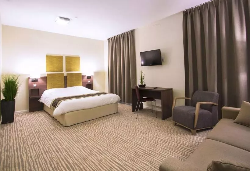 Kyriad Chambéry Centre Hôtel Et Résidence