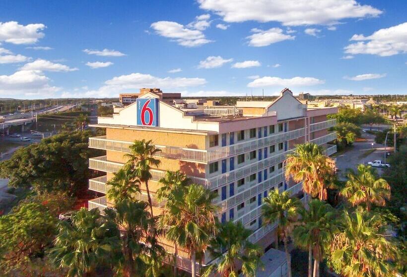 Motel 6 Cutler Bay, Fl