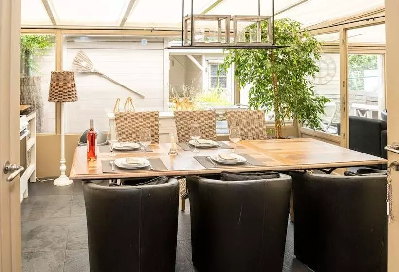 Hotelli Diane S Cottage