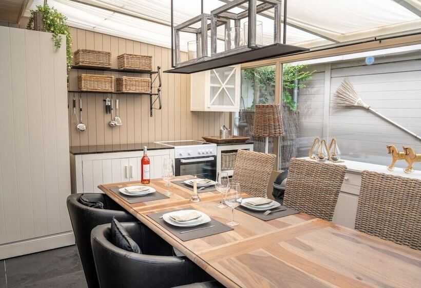 בית מלון כפרי Diane S Cottage