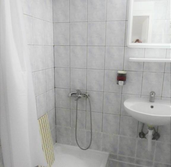 Hotel Fivos   Hostel