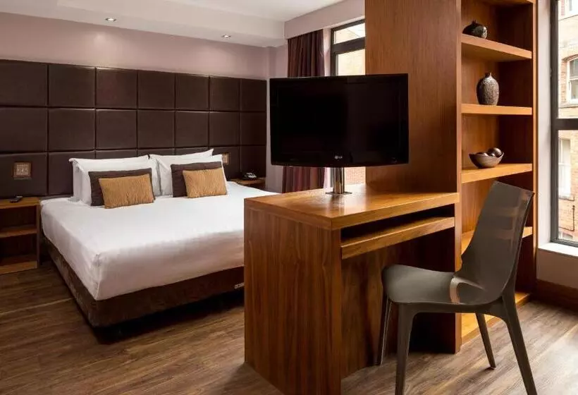 هتل Roomzzz Leeds City