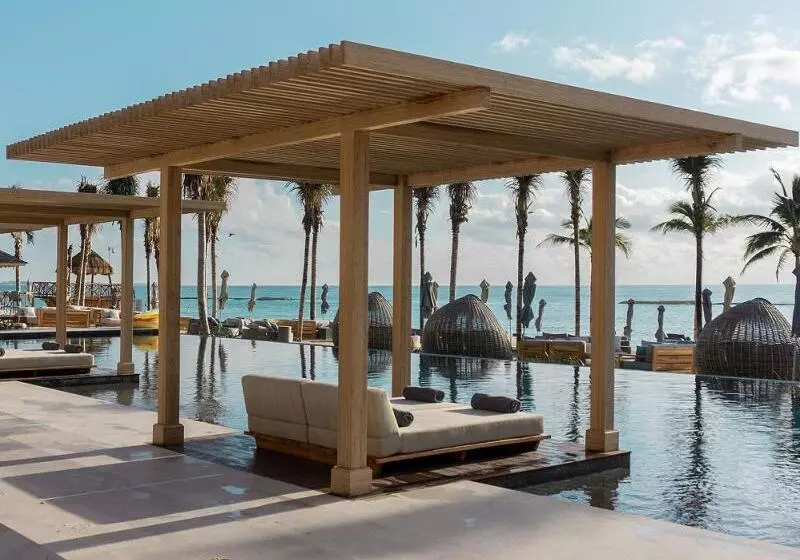 هتل Banyan Tree Mayakoba