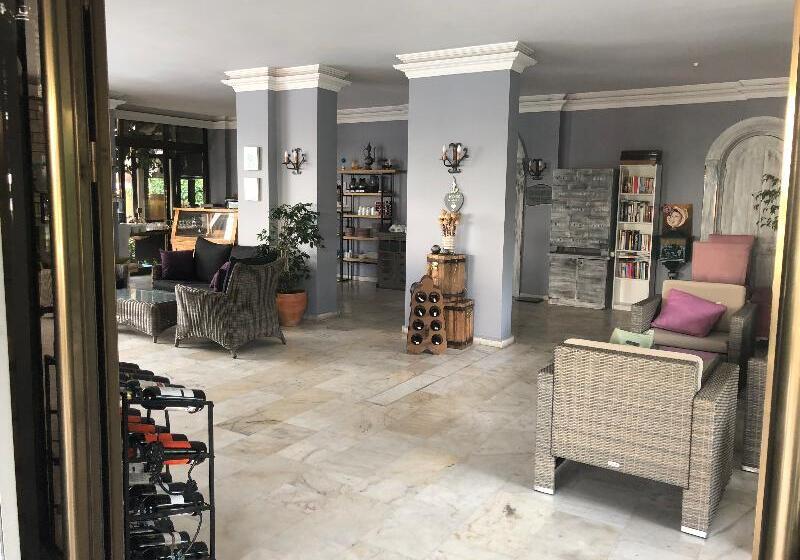 Отель Hani Boutique